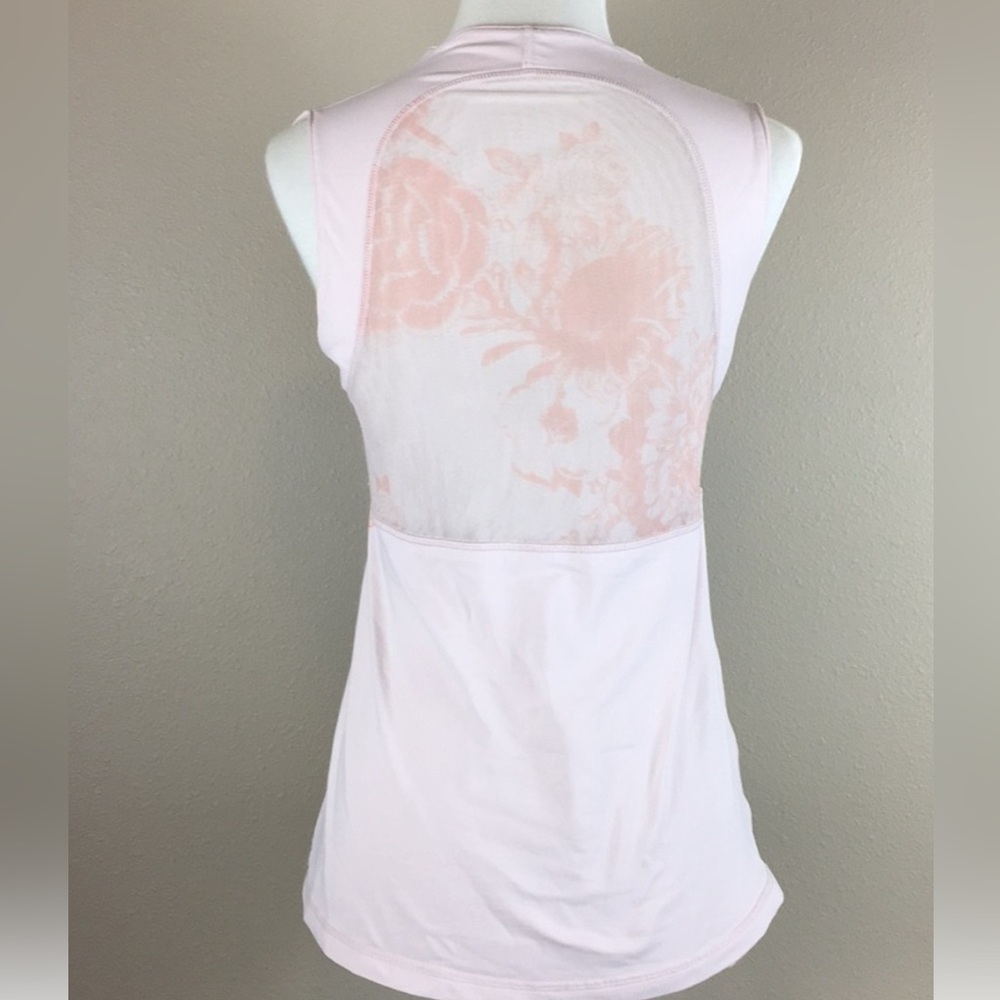 🛍️🛍️Lululemon light pink, mesh floral back racer top